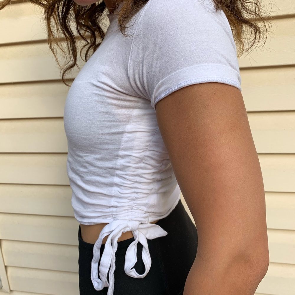 Urban Outfitters white top w/scrunched up sides w/drawstrings tied at sides XS
